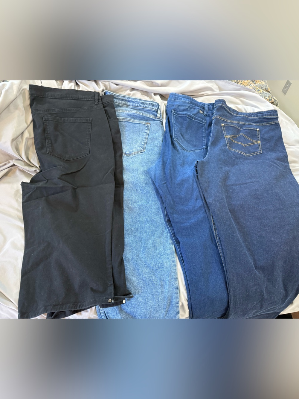 Lot of 4 pairs women’s plus 24/3x jeans and pedal pusher pants